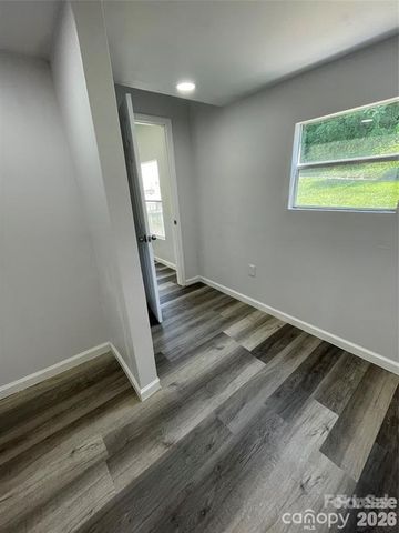 21 E Zeb Vance Street, Marion, NC 28655
