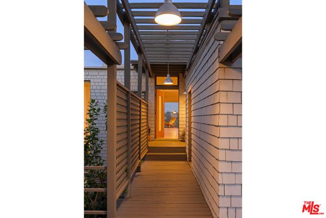 2276 Moreno Drive, Los Angeles, CA 90039