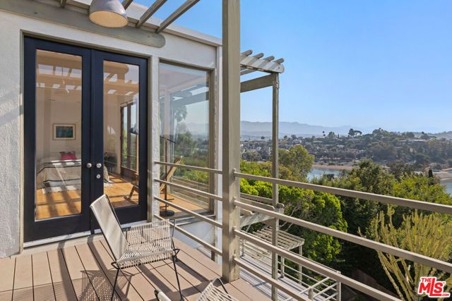 2276 Moreno Drive, Los Angeles, CA 90039