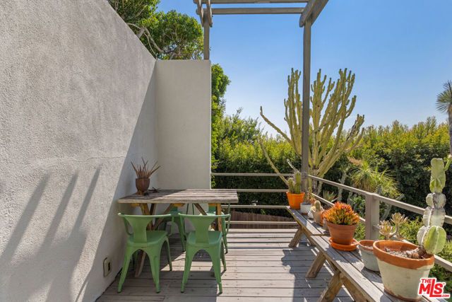 2276 Moreno Drive, Los Angeles, CA 90039