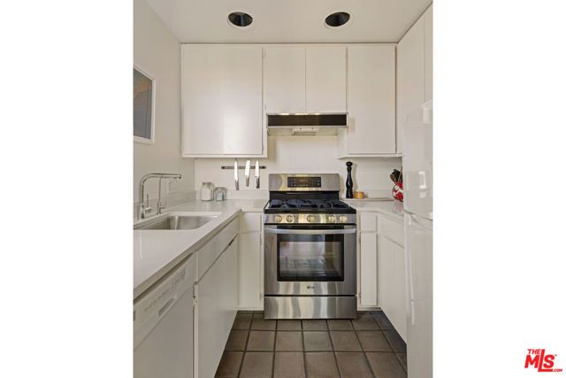 2276 Moreno Drive, Los Angeles, CA 90039