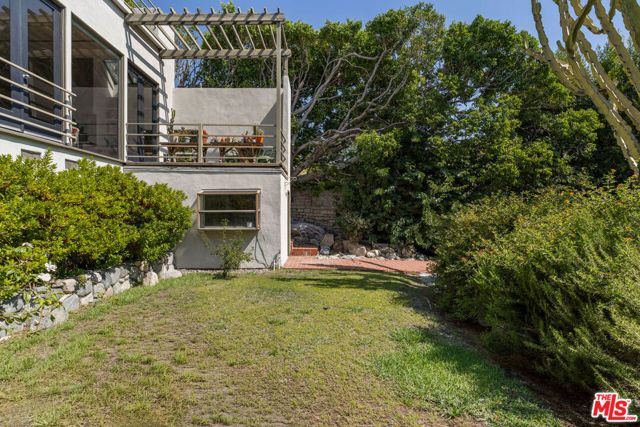 2276 Moreno Drive, Los Angeles, CA 90039