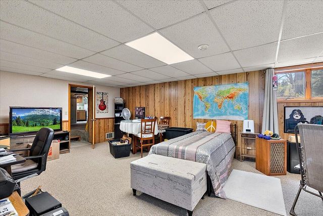 950 W Giles Road, Muskegon, MI 49445