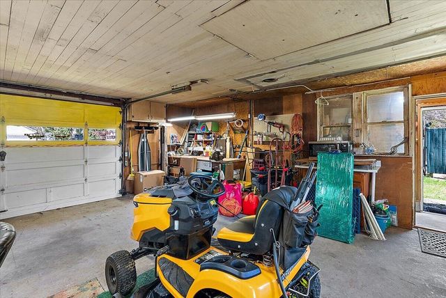 950 W Giles Road, Muskegon, MI 49445