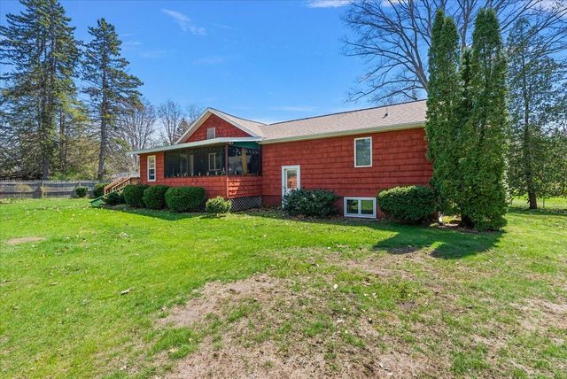 950 W Giles Road, Muskegon, MI 49445
