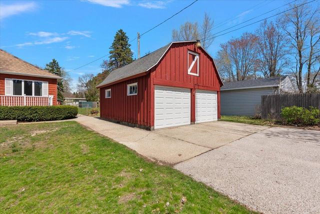 950 W Giles Road, Muskegon, MI 49445