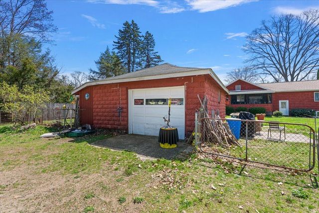 950 W Giles Road, Muskegon, MI 49445