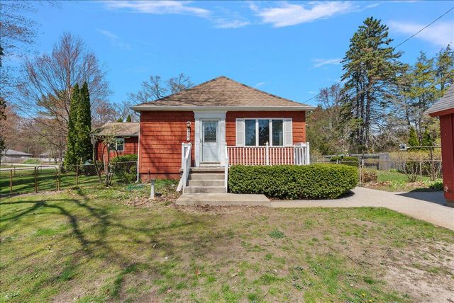 950 W Giles Road, Muskegon, MI 49445