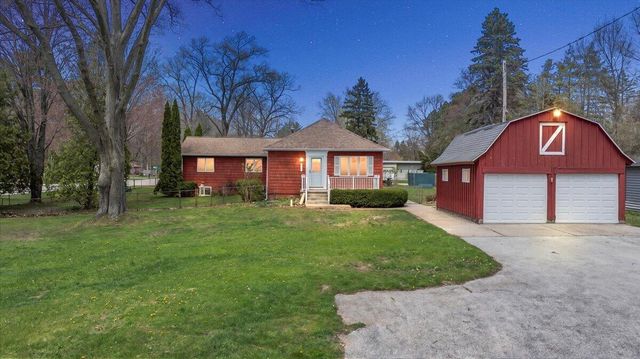 950 W Giles Road, Muskegon, MI 49445