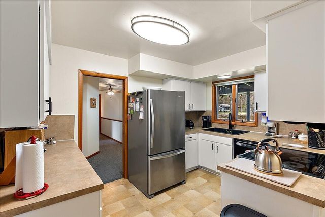 950 W Giles Road, Muskegon, MI 49445