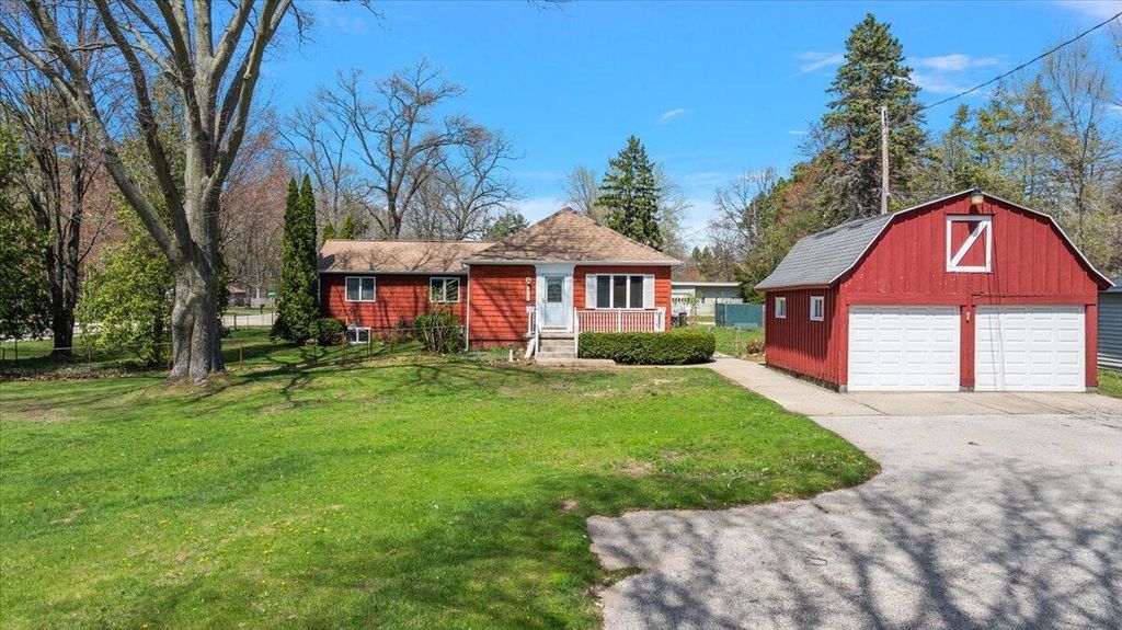950 W Giles Road, Muskegon, MI 49445