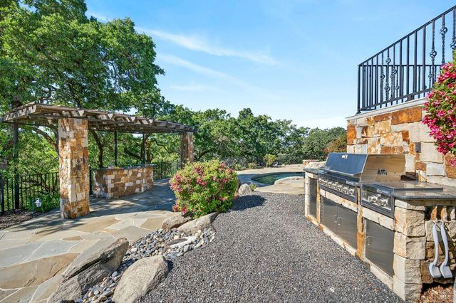 777 Shiloh Cyn, Santa Rosa, CA 95403