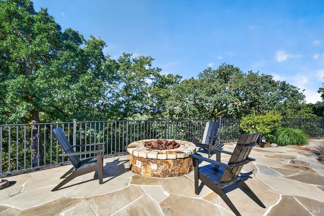 777 Shiloh Cyn, Santa Rosa, CA 95403