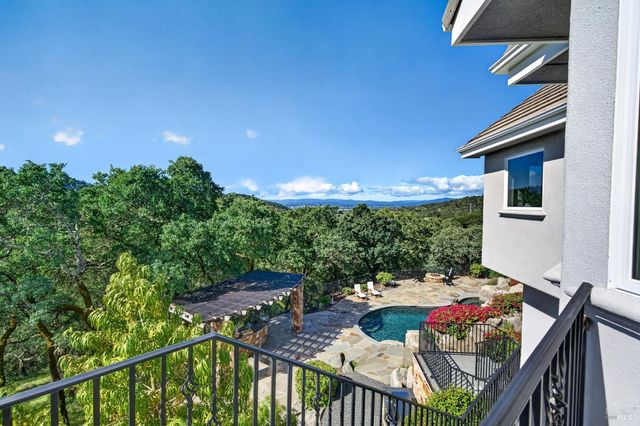 777 Shiloh Cyn, Santa Rosa, CA 95403