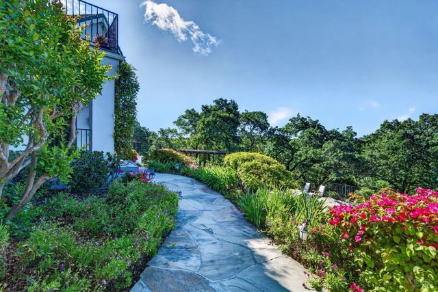 777 Shiloh Cyn, Santa Rosa, CA 95403