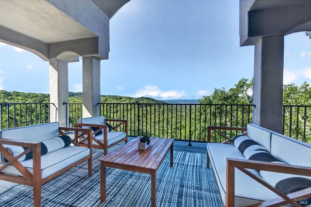 777 Shiloh Cyn, Santa Rosa, CA 95403