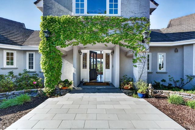 777 Shiloh Cyn, Santa Rosa, CA 95403