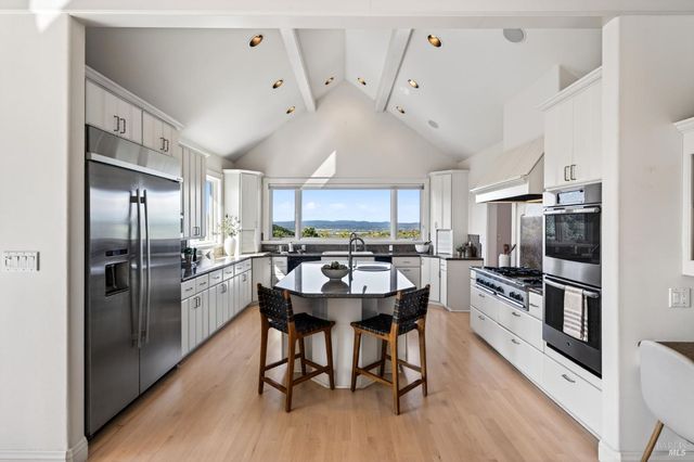 777 Shiloh Cyn, Santa Rosa, CA 95403