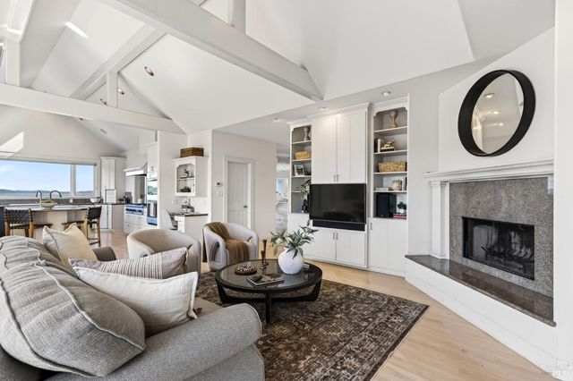 777 Shiloh Cyn, Santa Rosa, CA 95403