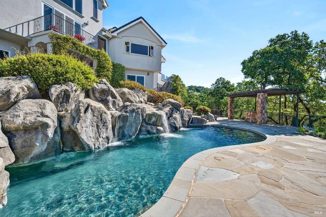 777 Shiloh Cyn, Santa Rosa, CA 95403