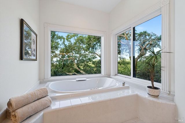 777 Shiloh Cyn, Santa Rosa, CA 95403