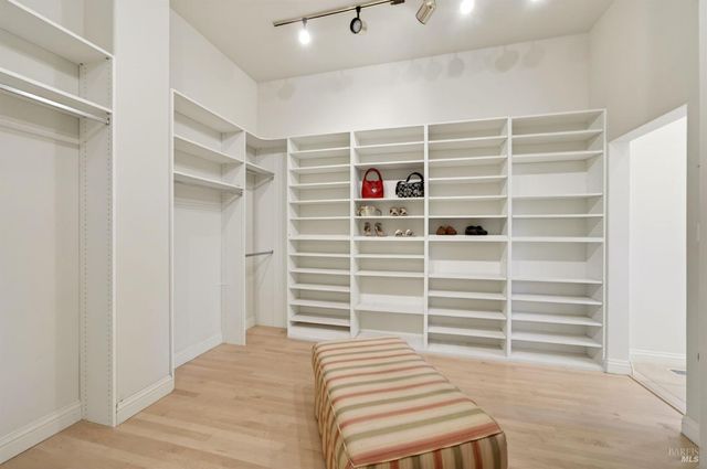 777 Shiloh Cyn, Santa Rosa, CA 95403