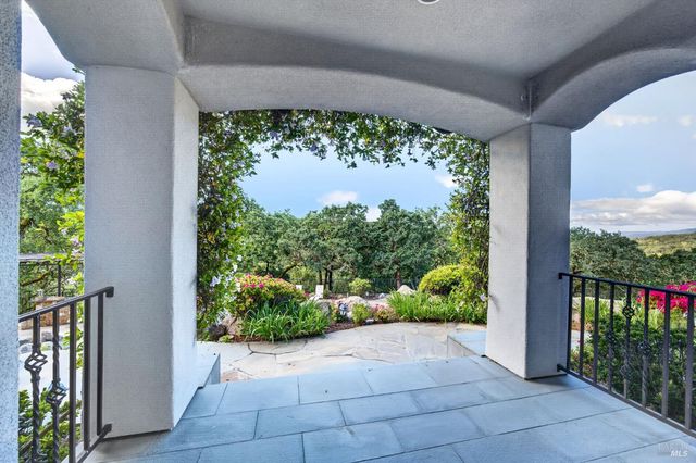 777 Shiloh Cyn, Santa Rosa, CA 95403