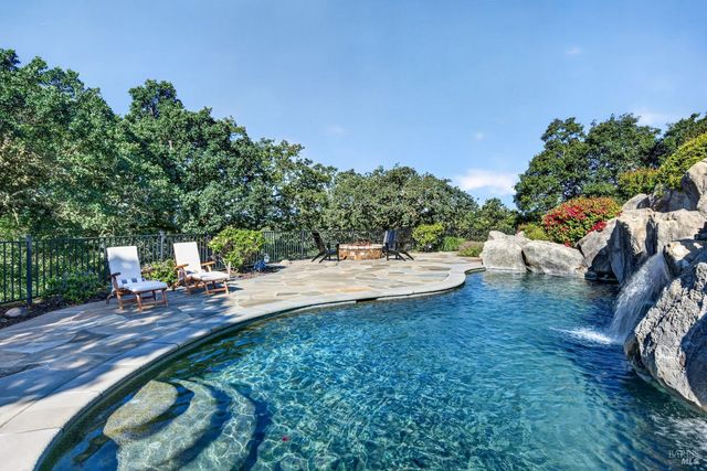 777 Shiloh Cyn, Santa Rosa, CA 95403