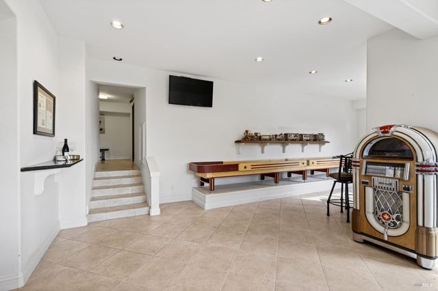 777 Shiloh Cyn, Santa Rosa, CA 95403