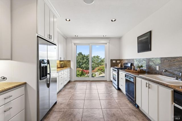 777 Shiloh Cyn, Santa Rosa, CA 95403