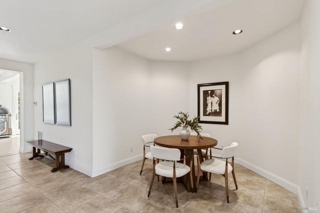 777 Shiloh Cyn, Santa Rosa, CA 95403