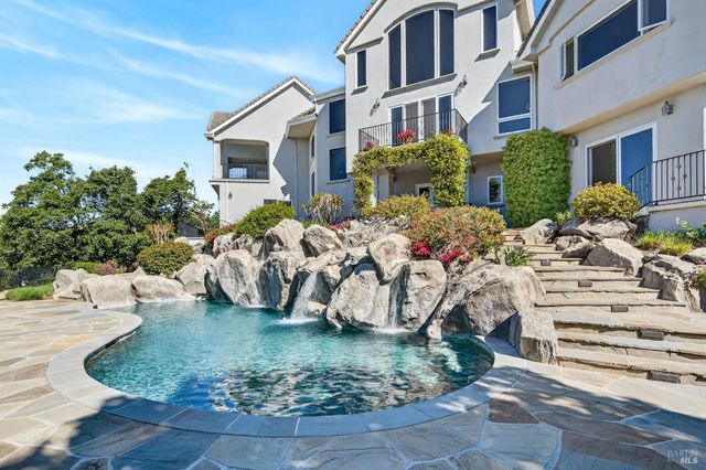 777 Shiloh Cyn, Santa Rosa, CA 95403