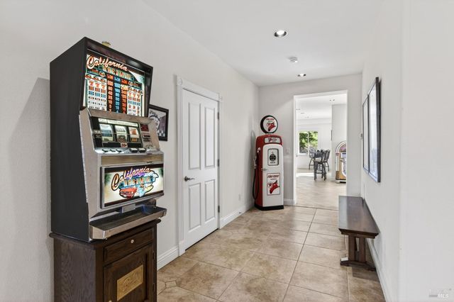 777 Shiloh Cyn, Santa Rosa, CA 95403