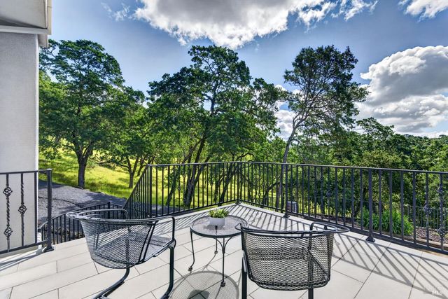 777 Shiloh Cyn, Santa Rosa, CA 95403