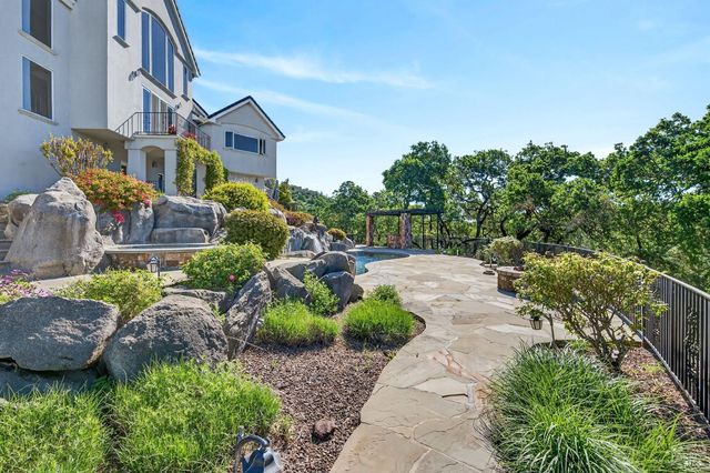 777 Shiloh Cyn, Santa Rosa, CA 95403