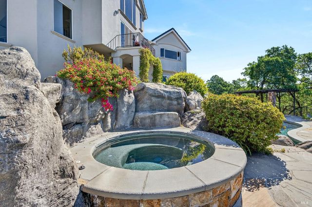 777 Shiloh Cyn, Santa Rosa, CA 95403