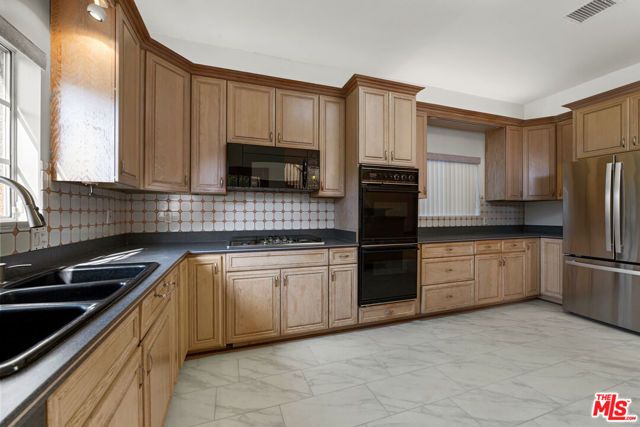 2823 Coolidge Avenue, Los Angeles, CA 90064