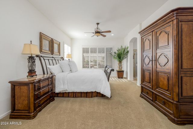 4176 E CLUBVIEW Drive, Gilbert, AZ 85298