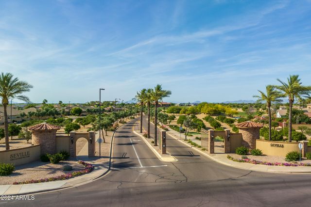 4176 E CLUBVIEW Drive, Gilbert, AZ 85298