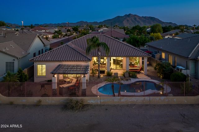 4176 E CLUBVIEW Drive, Gilbert, AZ 85298