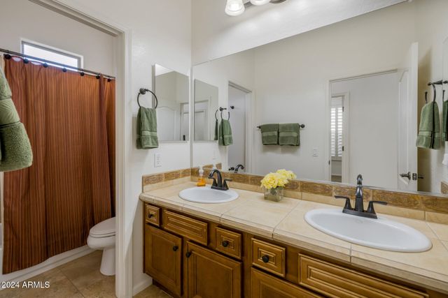4176 E CLUBVIEW Drive, Gilbert, AZ 85298
