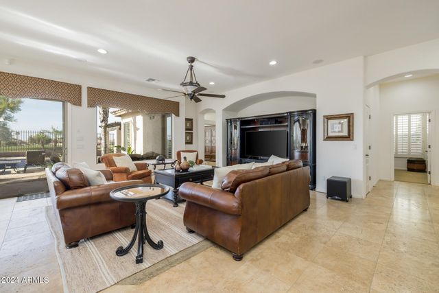 4176 E CLUBVIEW Drive, Gilbert, AZ 85298