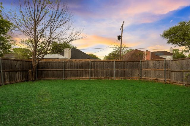 5501 Whisper Glen Drive, Arlington, TX 76017