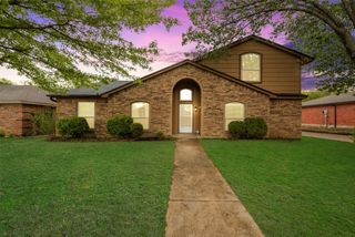 5501 Whisper Glen Drive, Arlington, TX 76017