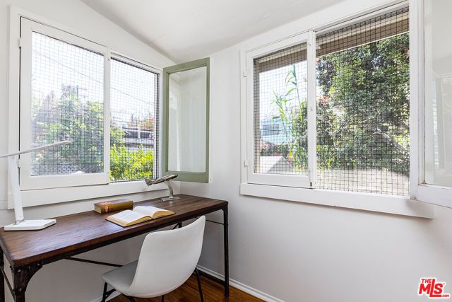 138 Wadsworth Avenue, Santa Monica, CA 90405