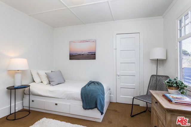 138 Wadsworth Avenue, Santa Monica, CA 90405