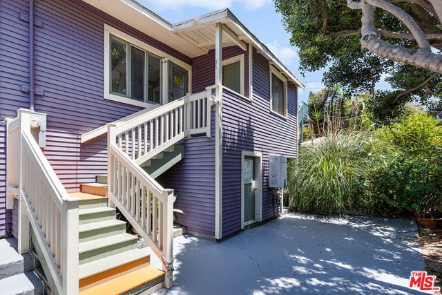138 Wadsworth Avenue, Santa Monica, CA 90405