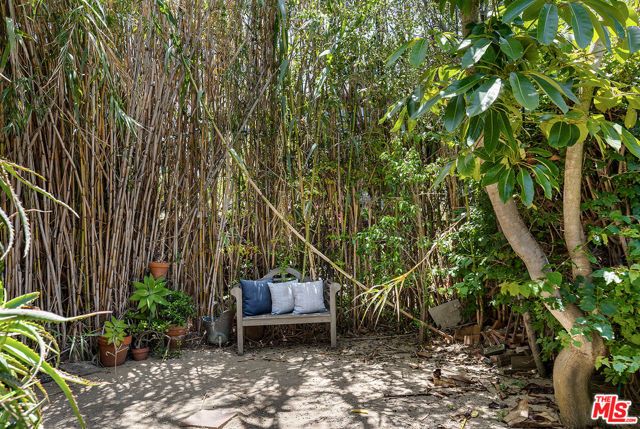 138 Wadsworth Avenue, Santa Monica, CA 90405