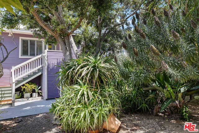 138 Wadsworth Avenue, Santa Monica, CA 90405