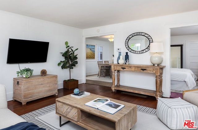 138 Wadsworth Avenue, Santa Monica, CA 90405